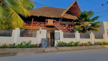 Mặt tiền nơi lưu trú