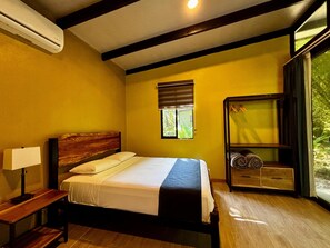 Comfort Quadruple Room, Garden View | Desk, laptop workspace, soundproofing, free WiFi - Bamboo River Lodge (Las Horquetas)