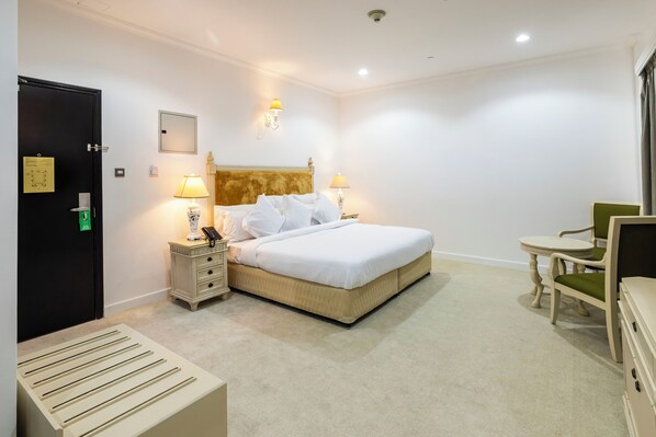 In-room safe, desk, blackout curtains, iron/ironing board - Crown Park Hotel (Dubai)