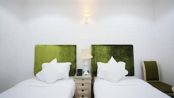 Classic-Zweibettzimmer, Stadtblick | Zimmersafe, Schreibtisch, VerdunkelungsvorhĂ€nge, BĂŒgeleisen/BĂŒgelbrett