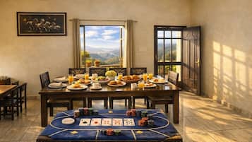 Villa Deluxe | Coin séjour | Télévision à écran plat, jouets, écrans d'ordinateur, imprimantes