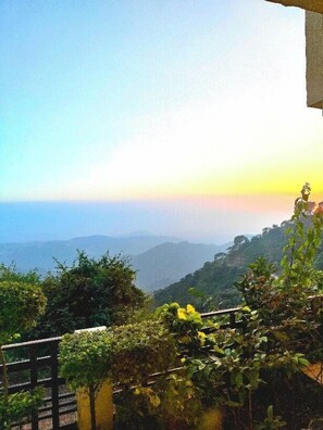 Family Room, Mountain View | Terrace/patio - The Cloud Homestay (Nahan)