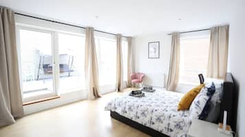 5 bedrooms, desk, iron/ironing board, WiFi