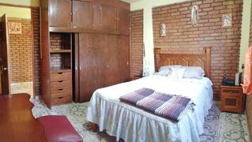 3 quartos, ferros/tábuas de passar roupa, Wi-Fi, roupa de cama