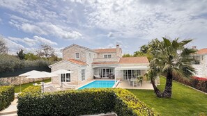Pool - "Villa Nina Exclusive" sea view, heated. Pool May - Sept, 1000m2 plot (Baderna)