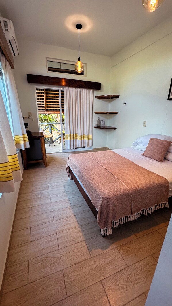 Öryggishólf í herbergi, skrifborð, vinnuaðstaða fyrir fartölvur