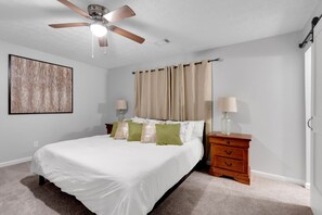 3 bedrooms, WiFi, bed sheets - NEW! Family-Friendly 3BR Oasis in Powder Springs (Powder Springs)