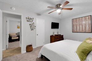 3 bedrooms, WiFi, bed sheets - NEW! Family-Friendly 3BR Oasis in Powder Springs (Powder Springs)