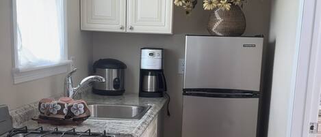 Geladeira, fogão, cooktop, cafeteira/chaleira