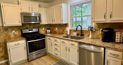 Spacious 5-bedroom house near BRAVES Stadium sleeps15