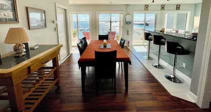 Big Waterfront House on the Bay! Amazing Views, Swim Deck, Walk to Beach!