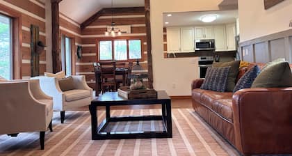 Laurel Hideaway. Private & Peaceful, 5B, 4BA, off Parkway