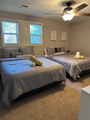 2 chambres, coffres-forts dans les chambres, bureau