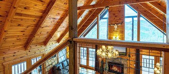 Mountaintop Cabin with VIEWS~Hot Tub~Game Room~20 min to GSMNP!
