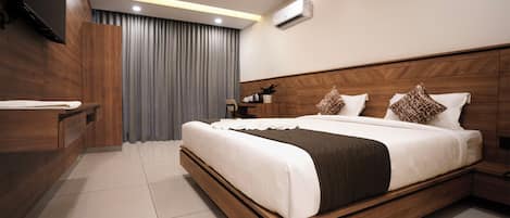 Deluxe Double Room | 1 bedroom, in-room safe, soundproofing, iron/ironing board