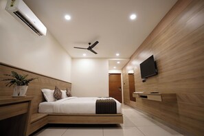 Deluxe Double Room | 1 bedroom, Egyptian cotton sheets, premium bedding, down comforters