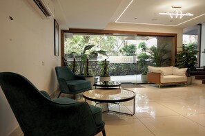 42-Zoll-Flachbildfernseher mit Kabelempfang