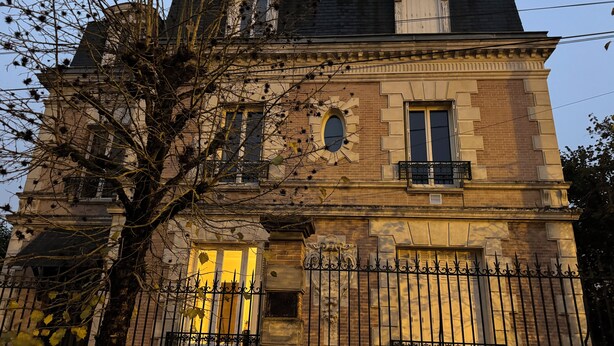 A historic building with a symmetrical facade, large windows, and a prominent balcony. - Vesuvius. (Vierzon)