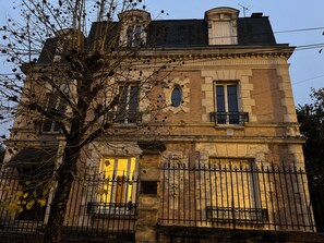 Exterior - Vesuvius. (Vierzon)