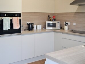 Cookware/dishes/utensils