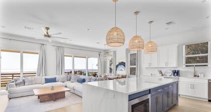 Beach Views, Heated Pool/Spa, Fire Pit, & Golf Green and walkable to downtown!