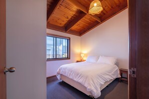 5 Schlafzimmer, Schreibtisch, Bügeleisen/Bügelbrett, kostenloses WLAN
