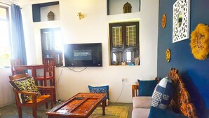 تلفزيون بشاشة مسطحة