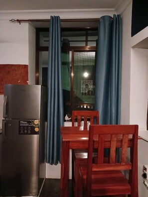 Deluxe-talo, kaupunkinäköala | Oleskelualue | Taulutelevisio