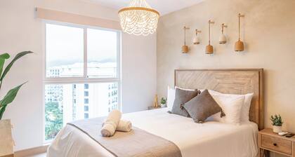 Stylish Apt w/ Mountain Views & Luxury Amenities