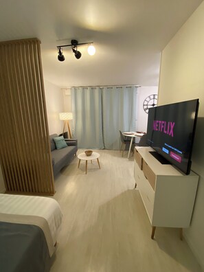 1 slaapkamer, een strijkplank/strijkijzer, gratis wifi, beddengoed