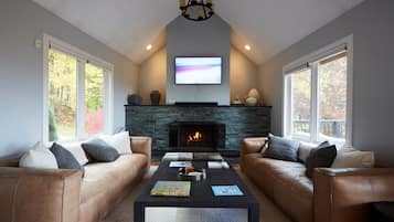 Cheminée, jeux vidéo, baby-foot, table de tennis de table