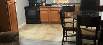 Charming 1-bedroom 3 Miles from Whiteman AFB Knob Noster with AC, WiFi