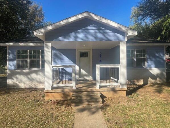 Exterior - Charming 2-bedroom house with AC and WiFi in lovely Wanette (Wanette)