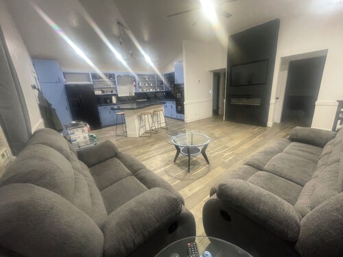 Charming 2-bedroom house with AC and WiFi in lovely Wanette