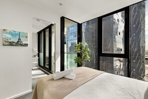 2 bedrooms, desk, iron/ironing board, WiFi