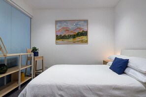 2 bedrooms, desk, iron/ironing board, WiFi