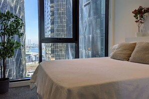 2 bedrooms, desk, iron/ironing board, WiFi