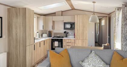 Katie's Cosy Caravan - UK48380
