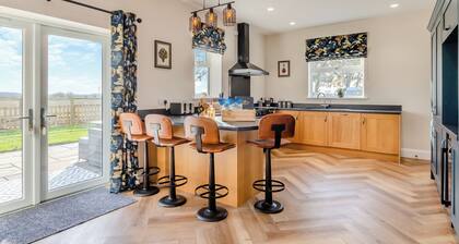 5 bedroom accommodation in East Stoke, near Newark