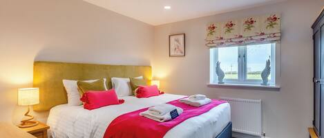 5 bedrooms, free WiFi, bed sheets