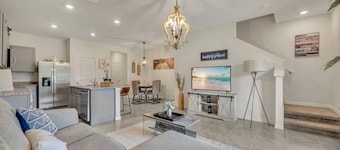 Serenity Townhouse|Pool, Gym, Hiking & Parks