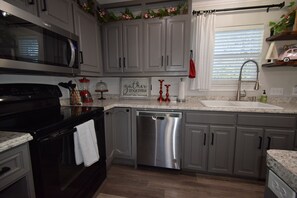 Fridge, microwave, oven, stovetop - Charming 3BD, 1 Bath, House near downtown. All amenities, full kitchen, Full WD (Rising Star)