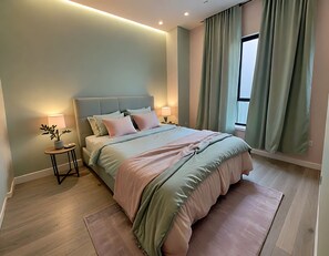 3 habitaciones, tabla de planchar con plancha, wifi y ropa de cama