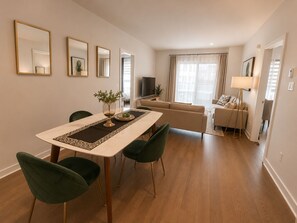 Interior - Cozy place for whole family & pawn kids .Close to subway & services. (Montréal)