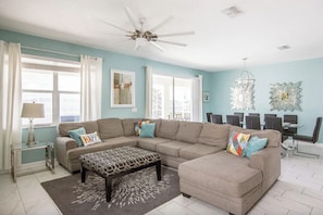 Smart TV, video games, DVD player - Private Pool, Star Wars Mini-golf, Sleeps 24+ (Four Corners)
