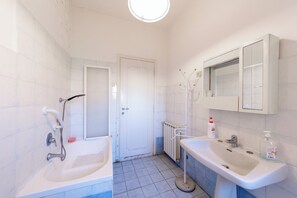 Bidet, towels, soap, toilet paper - You are 100 meters from the sea! (Ladispoli)