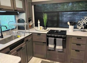 Fridge, microwave, coffee/tea maker, blender - Private Modern RV!  (Bradenton)