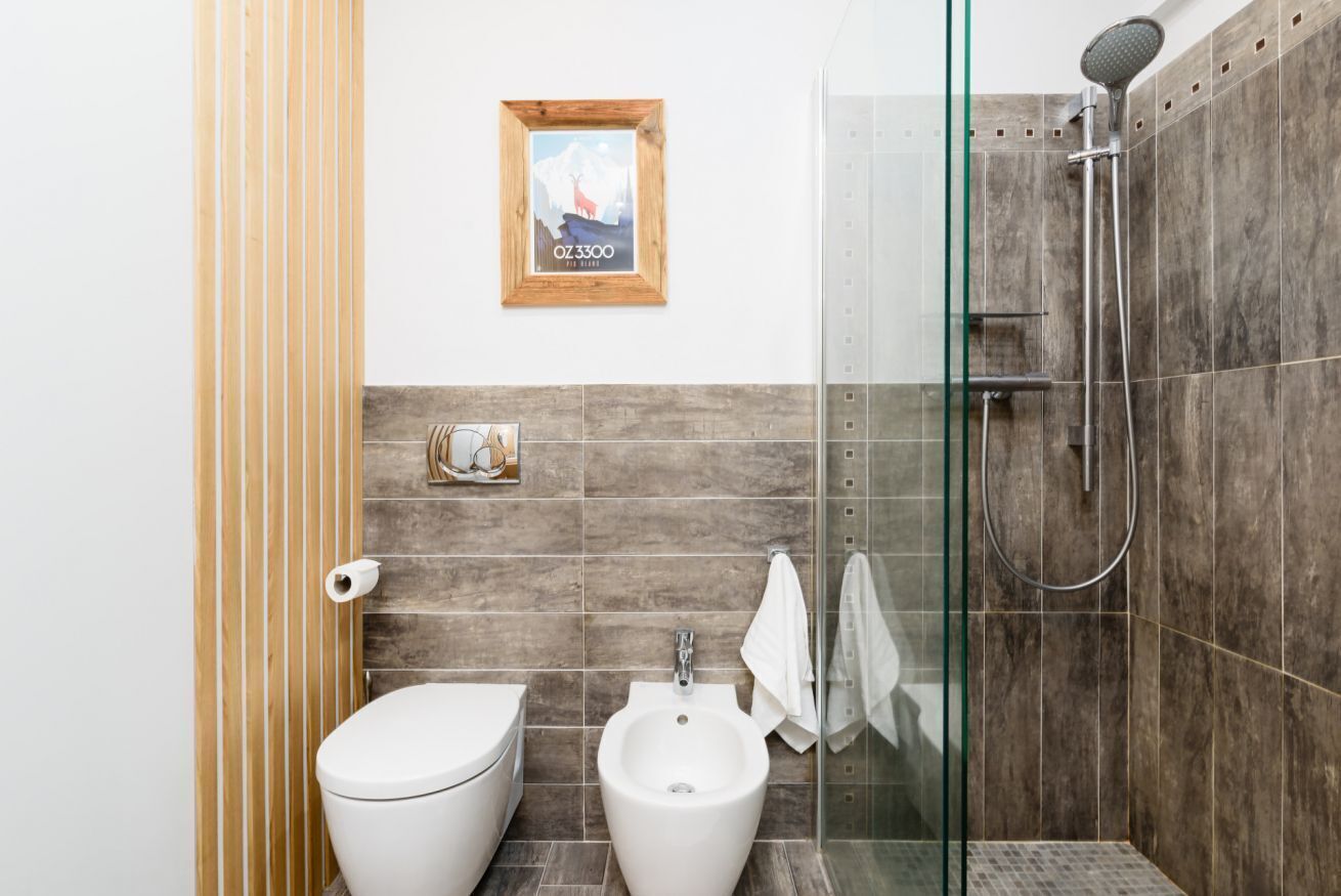 Doccia, set di cortesia gratuito, asciugacapelli, bidet