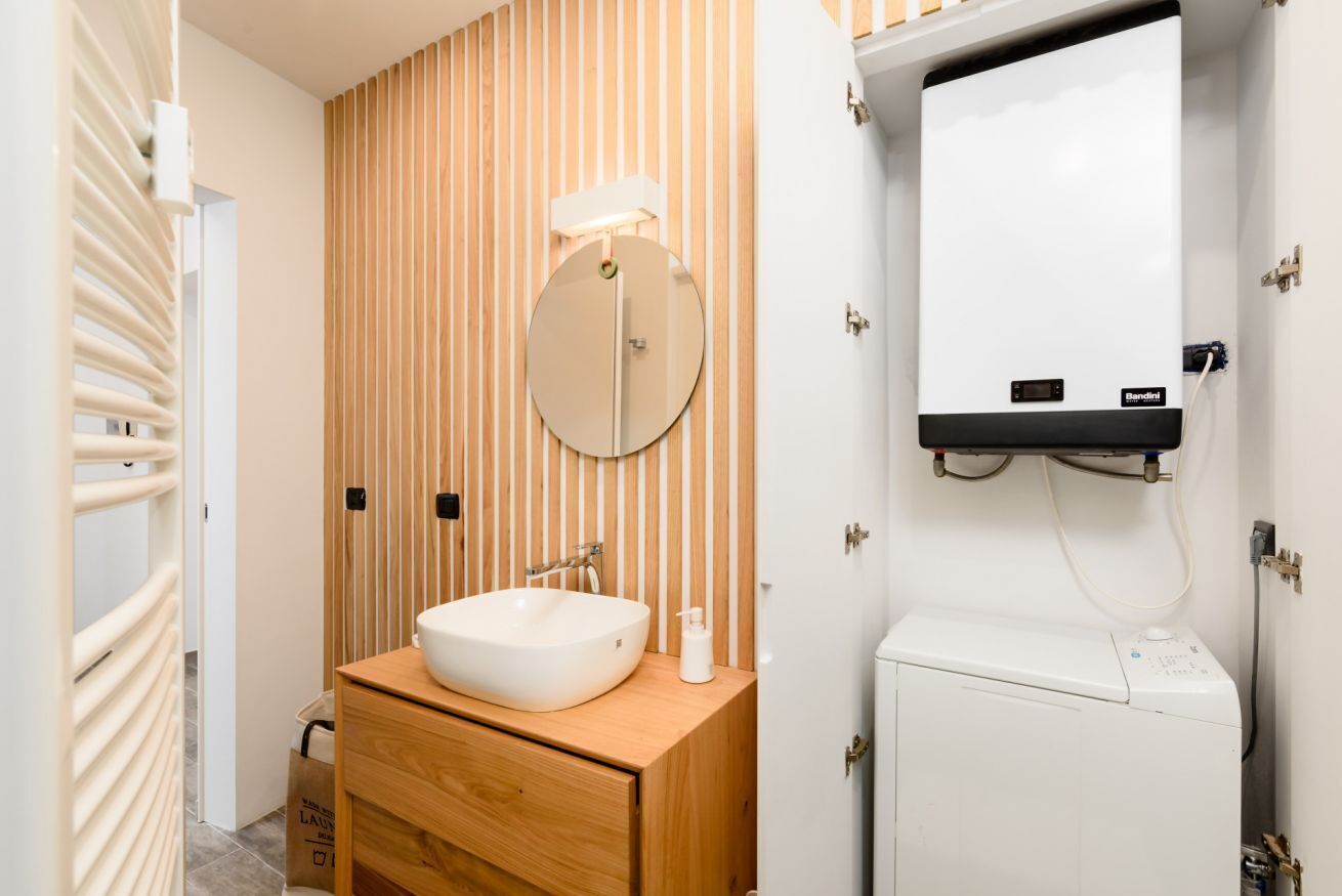 Douche, articles de toilette gratuits, sèche-cheveux, bidet