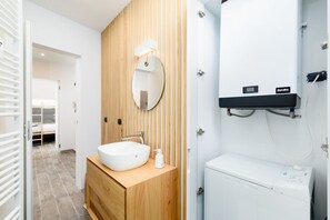 Shower, free toiletries, hair dryer, bidet - Dolce Limone by Rentbeat (Limone)